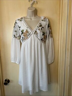 J Gee White Embroidered V-Neck Rayon Mini Dress size S